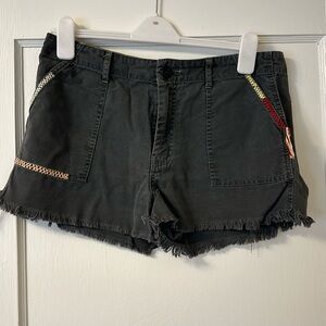 The Great embroidered dark grey shorts